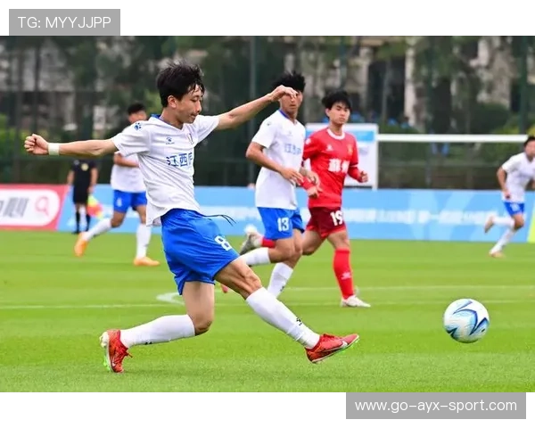 俱乐部青训选拔日活动吸引众多有潜力少年参与，足球青训俱乐部招生宣传