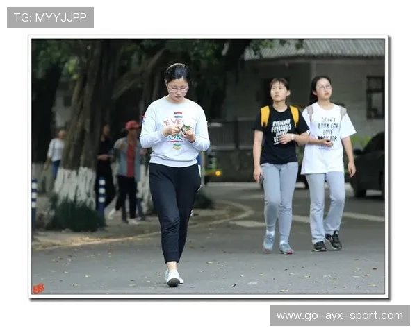 成都西南大学招聘考生奔跑进场引发网友讨论，西南大学2021年校园招聘